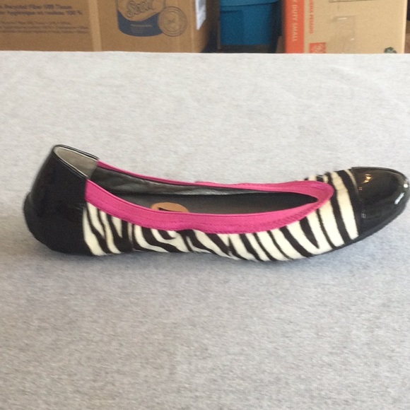 FINAL PRICE NWOB Me Too Heather zebra pattern flat - Size 7M. - Picture 10 of 16
